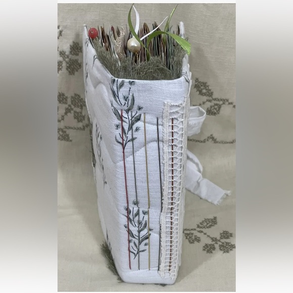 Junk journal White BOHO Garden Floral Interactive Handmade OOAK 232 Pages - Picture 11 of 11